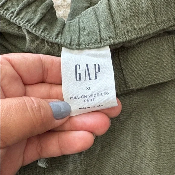 NWT GAP Women’s Dark Green Chinos - Picture 6 of 7